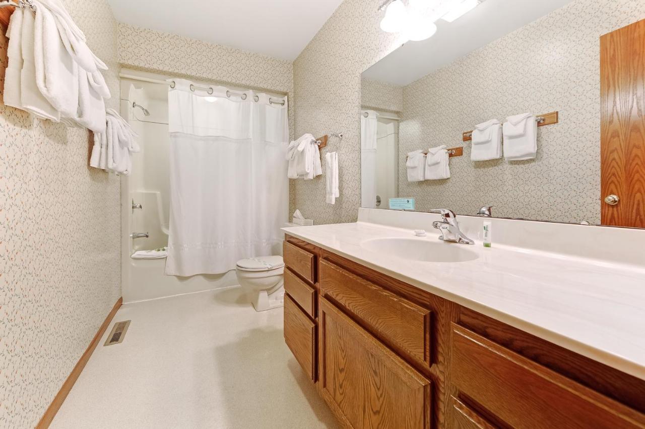 Chanticleer Inn: Villa 8 Eagle River Bagian luar foto