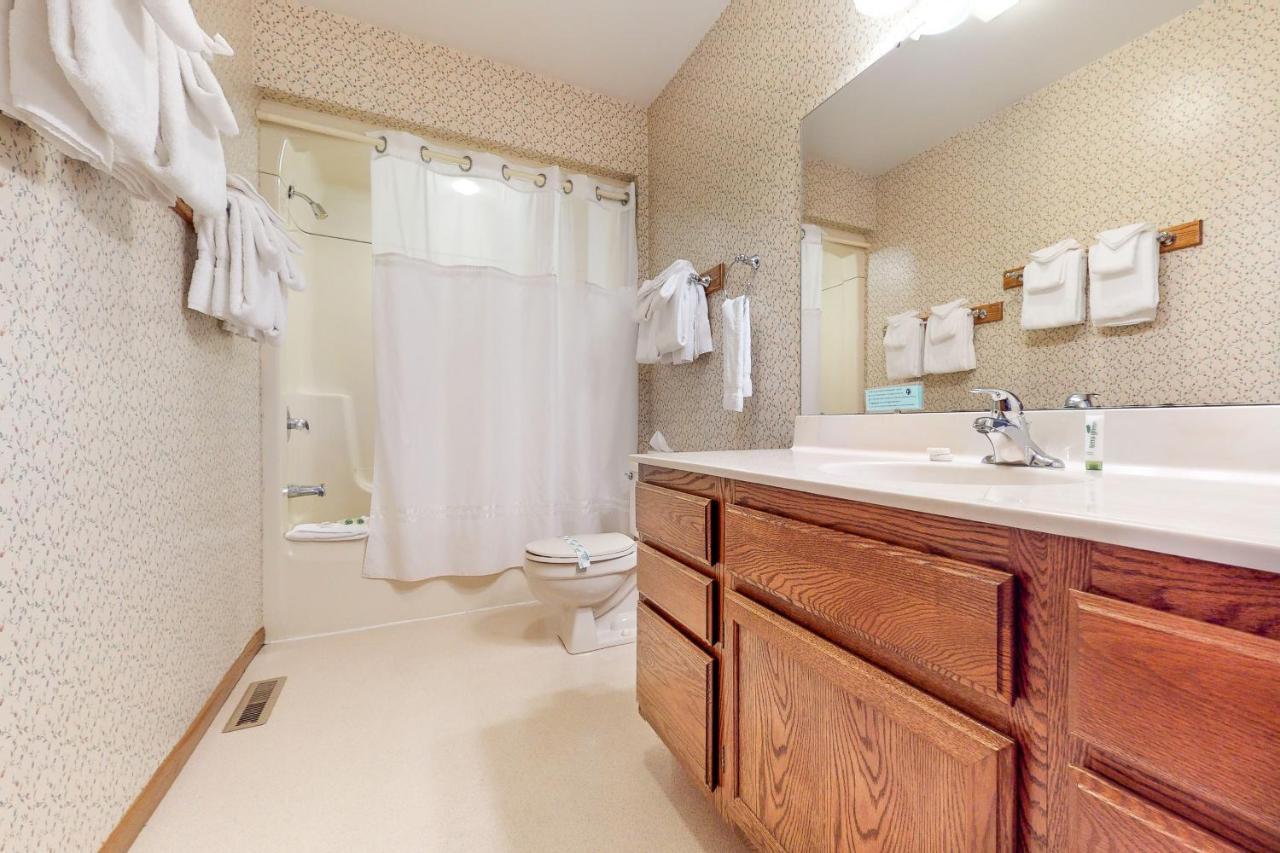 Chanticleer Inn: Villa 8 Eagle River Bagian luar foto